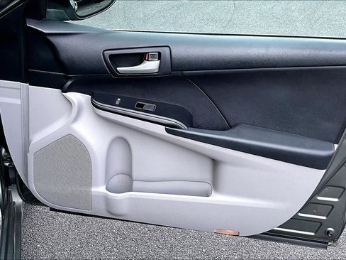Used 2012 Toyota Camry LE FWD image 21