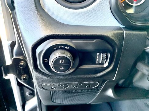 Used 2025 Jeep Gladiator Nighthawk image 27