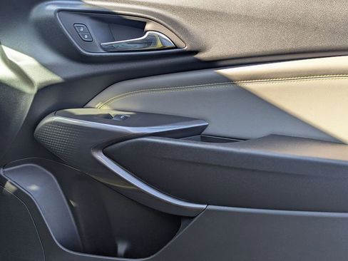 Used 2024 Chevrolet Trax ACTIV w/ Sunroof Package image 30