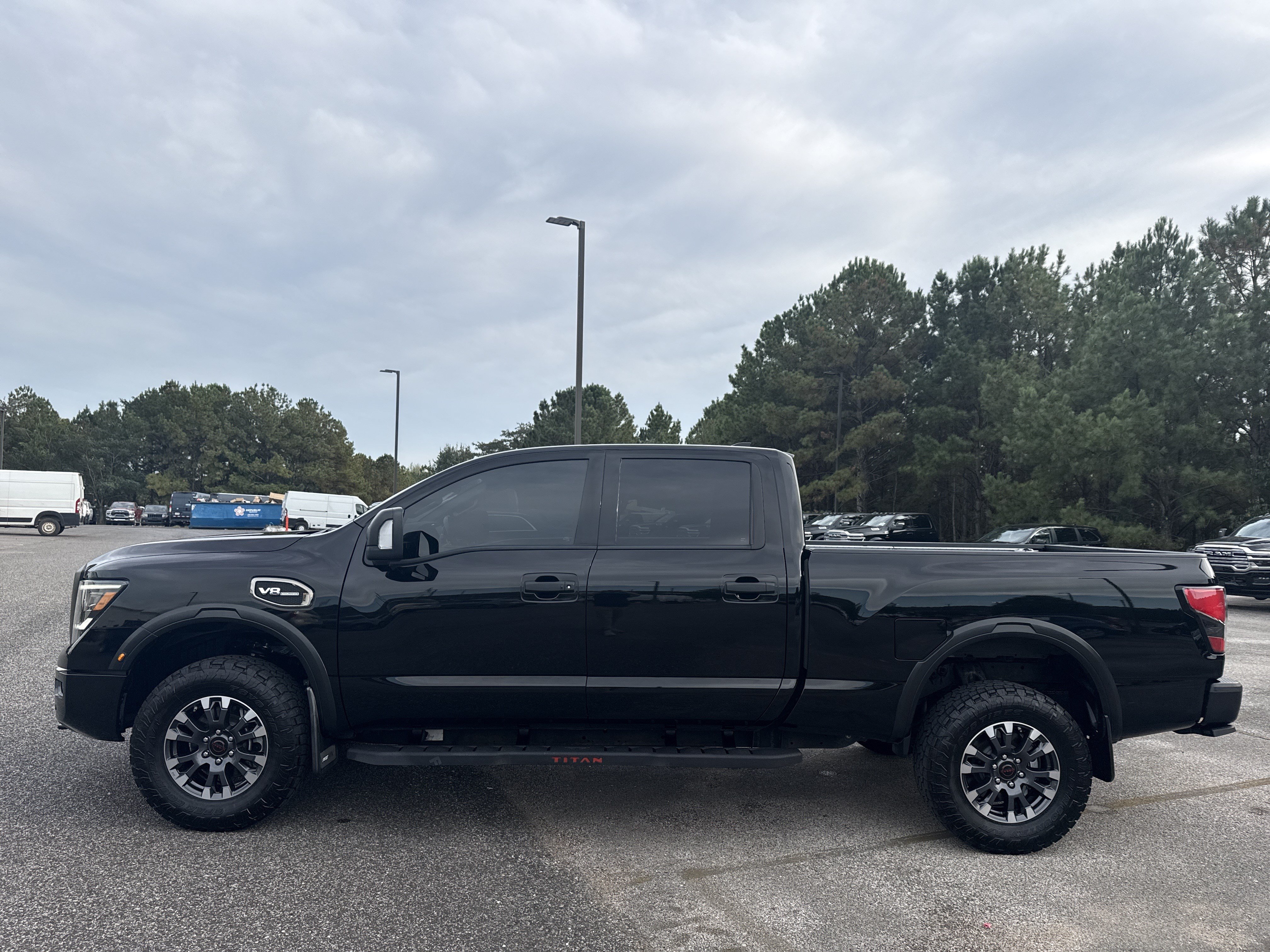 Used 2023 Nissan Titan PRO-4X AWD/4WD image 4