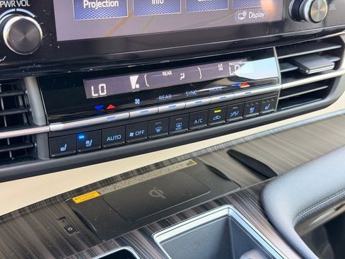 Used 2024 Toyota Sienna Platinum FWD image 36