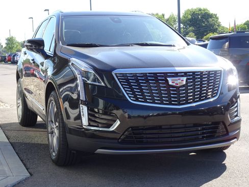 Used 2024 Cadillac XT5 Premium Luxury w/ LPO, Floor Liner Package AWD/4WD image 6