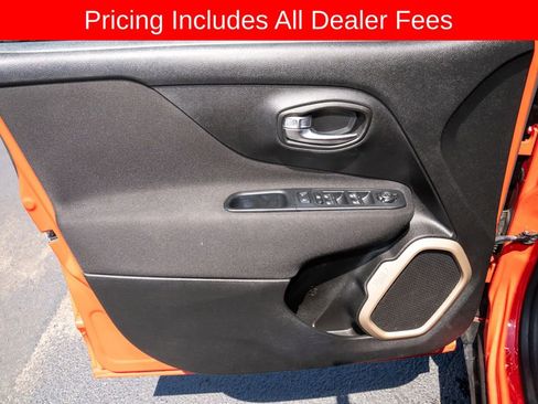 Used 2017 Jeep Renegade Latitude FWD image 10