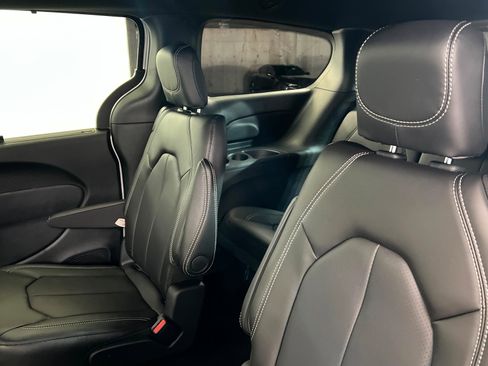 New 2026 Chrysler Pacifica Select image 19