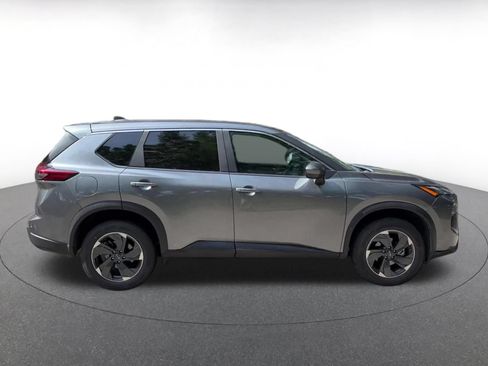 Used 2025 Nissan Rogue SV AWD/4WD image 16