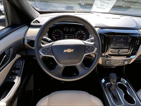 Used 2023 Chevrolet Traverse LS FWD image 19