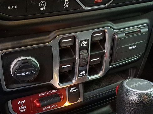 Used 2021 Jeep Gladiator Mojave image 23