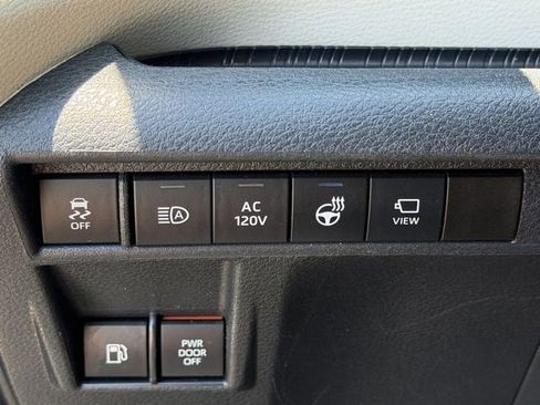 Used 2021 Toyota Sienna Platinum FWD image 18