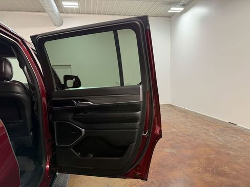 Used 2024 Jeep Wagoneer Series III AWD/4WD image 65