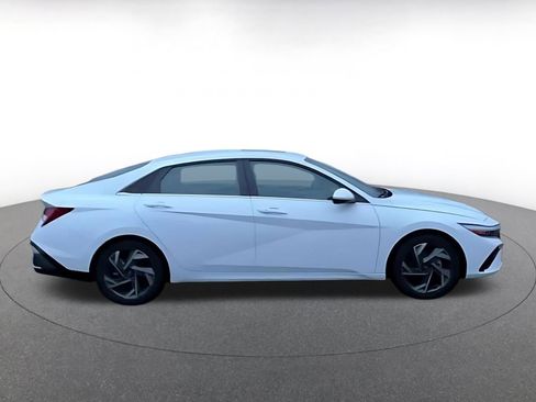 Used 2025 Hyundai Elantra SEL image 12