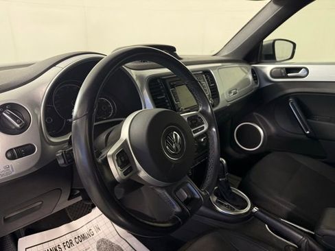 Used 2014 Volkswagen Beetle TDI image 17