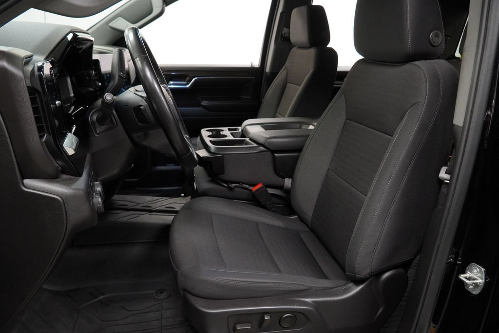Used 2024 Chevrolet Silverado 1500 LT AWD/4WD image 4
