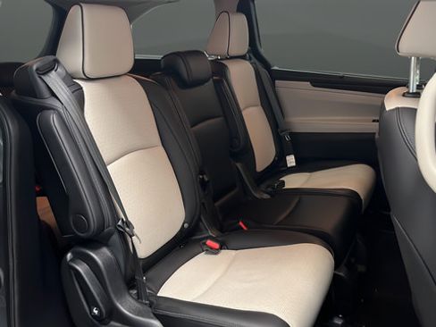 Used 2025 Honda Odyssey Elite image 24