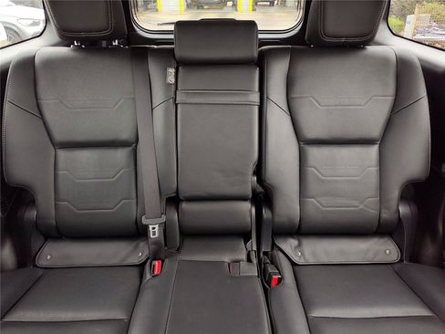 Used 2024 Lexus GX 550 w/ Accessory Package (Z1) AWD/4WD image 30