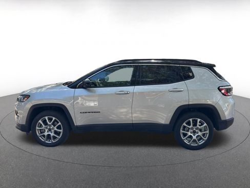 Used 2025 Jeep Compass Limited AWD/4WD image 4