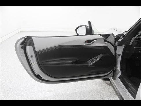 Used 2025 MAZDA MX-5 Miata Club RWD image 5