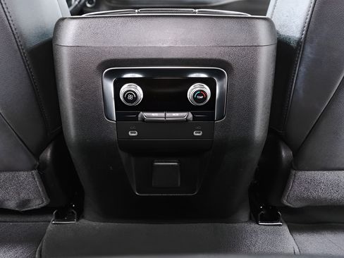 Used 2024 GMC Yukon SLT AWD/4WD image 27