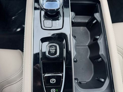 New 2025 Volvo XC90 T8 Core AWD/4WD image 17