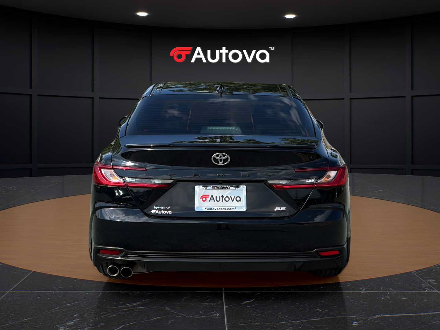 Used 2025 Toyota Camry SE FWD image 4