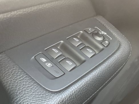 Used 2022 Volvo V60 T5 Cross Country w/ Climate Package image 16