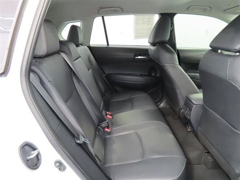 Used 2022 Toyota Corolla Cross XLE FWD image 34