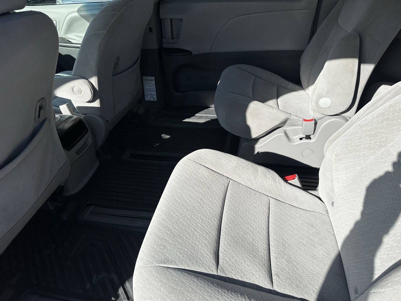 Used 2017 Toyota Sienna LE AWD/4WD image 7