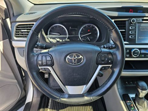 Used 2019 Toyota Highlander XLE AWD/4WD image 30