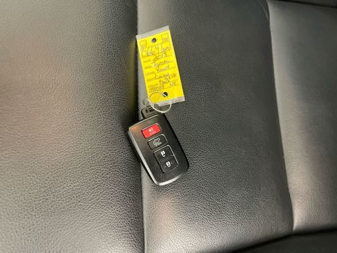 Used 2018 Toyota RAV4 Limited AWD/4WD image 27