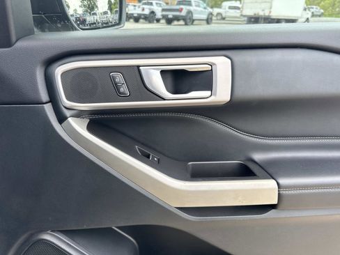 Used 2021 Ford Explorer XLT RWD image 14