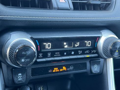 Used 2025 Toyota RAV4 XLE AWD/4WD image 19