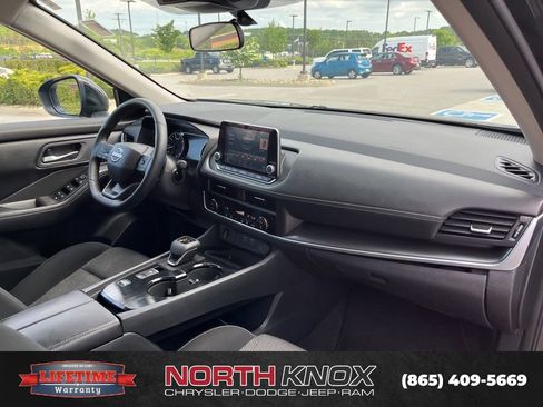 Used 2025 Nissan Rogue SV FWD image 27