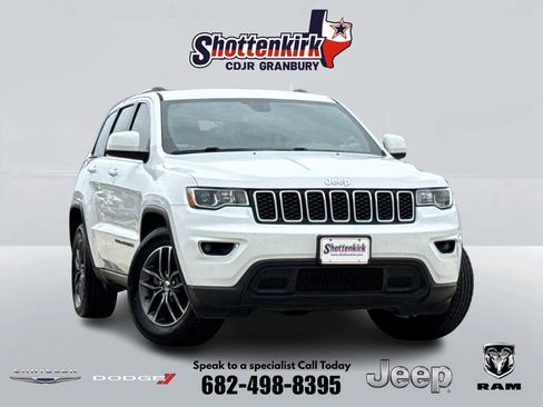 Used 2018 Jeep Grand Cherokee Laredo RWD image 1