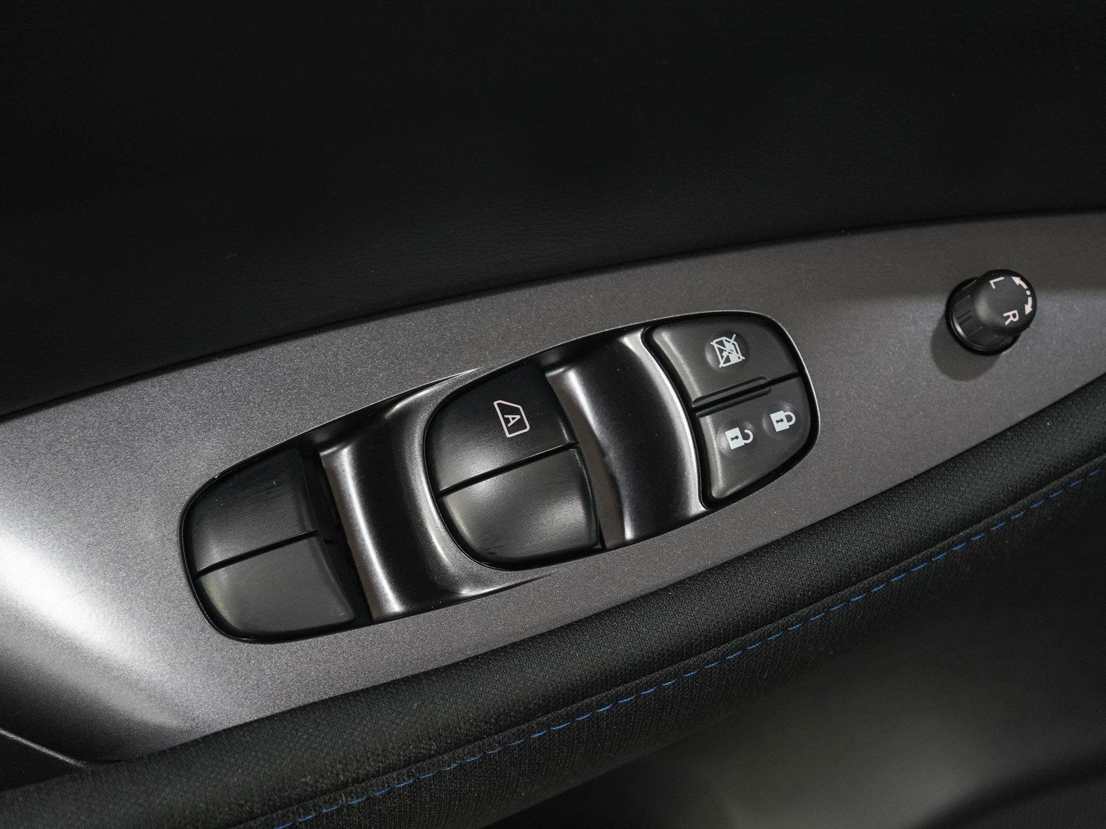 Used 2025 Nissan Leaf S FWD image 19
