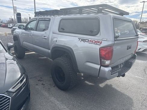 Used 2017 Toyota Tacoma TRD Off-Road w/ Premium & Technology Package image 8