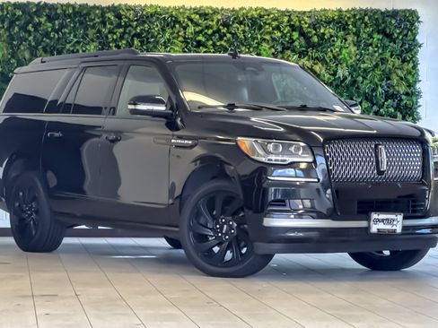 Certified 2023 Lincoln Navigator L Reserve AWD/4WD image 2