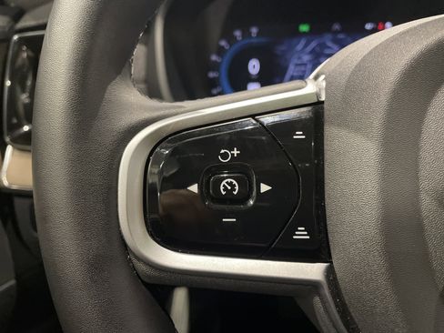 Used 2025 Volvo XC90 B6 Plus image 21