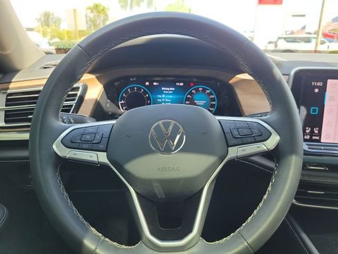 Used 2024 Volkswagen Atlas SE w/ Panoramic Sunroof Package FWD image 21