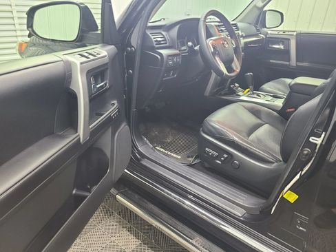 Used 2017 Toyota 4Runner Limited AWD/4WD image 21