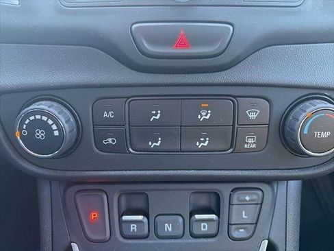 Used 2020 GMC Terrain SLE image 13