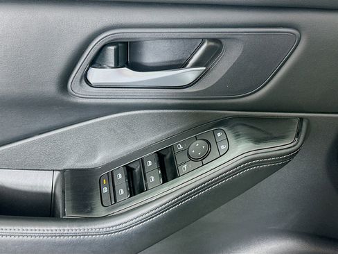 Used 2025 Nissan Rogue SV image 15