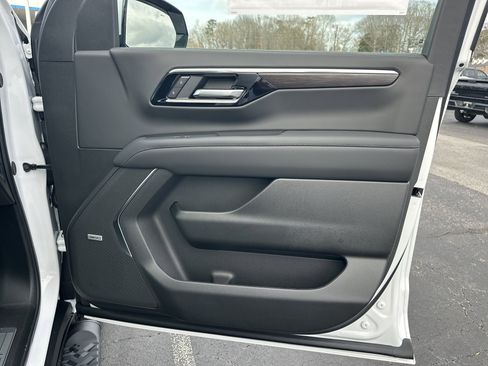 New 2026 Chevrolet Suburban Z71 image 16