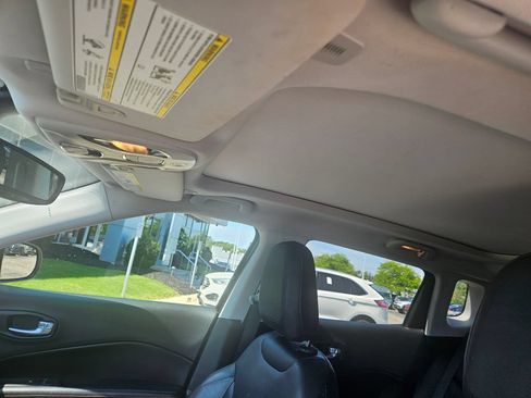 Used 2018 Jeep Compass Limited w/ Navigation Group AWD/4WD image 6