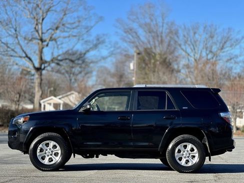 Used 2018 Toyota 4Runner SR5 image 8