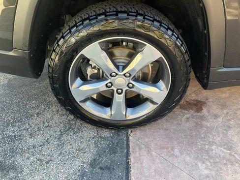 Used 2021 Jeep Grand Cherokee L Limited AWD/4WD image 33