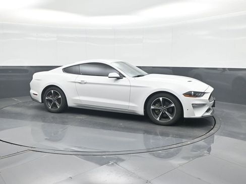 Used 2018 Ford Mustang Coupe RWD image 10