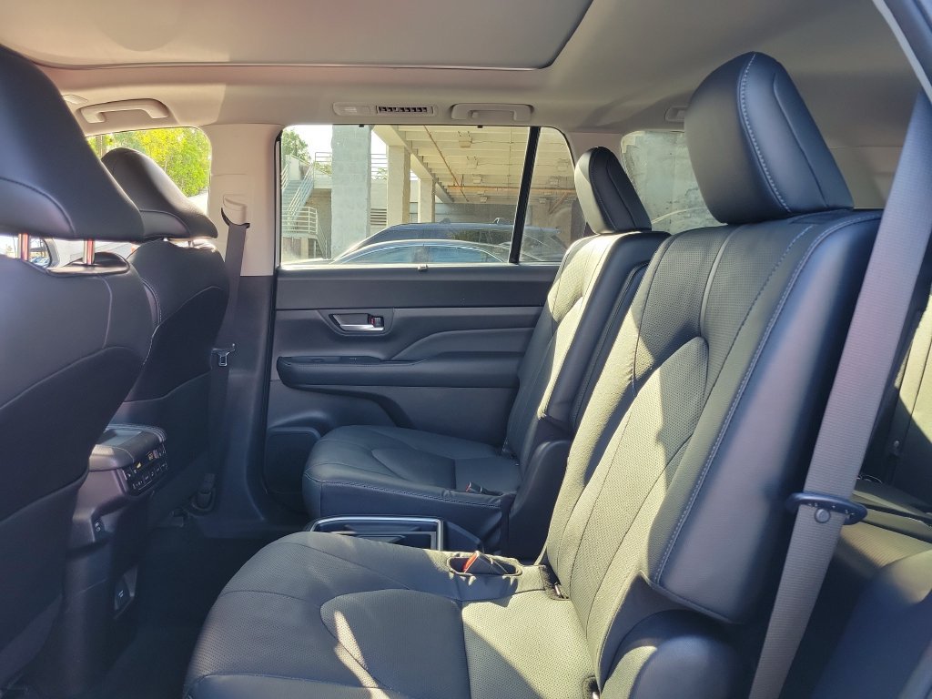 Used 2024 Toyota Grand Highlander AWD image 17