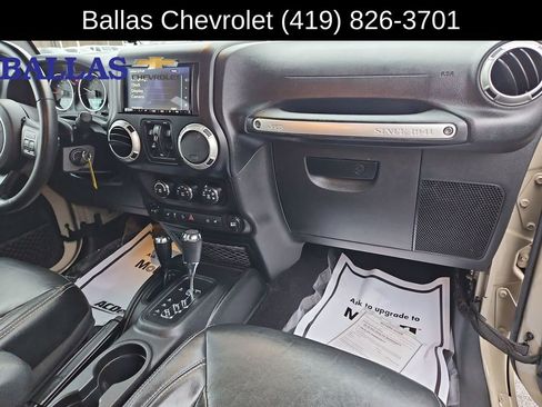 Used 2017 Jeep Wrangler Unlimited Rubicon w/ Cold Weather Group image 29