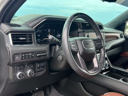 Used 2023 GMC Yukon XL Denali Ultimate AWD/4WD image 19