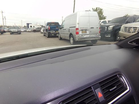 Used 2013 Volkswagen Jetta GLI Autobahn image 48