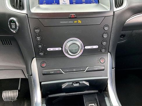 Used 2020 Ford Edge Titanium image 24
